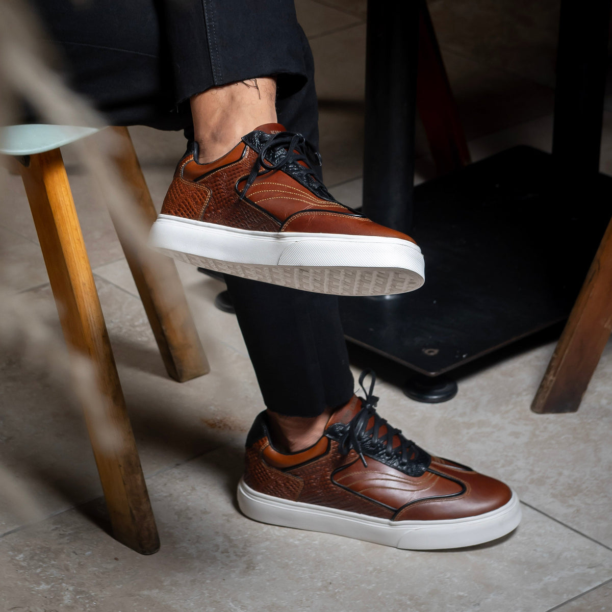 Hamburgo Miel x Negro Puntos - Zapato Casual Elegante Hombre en Cuero